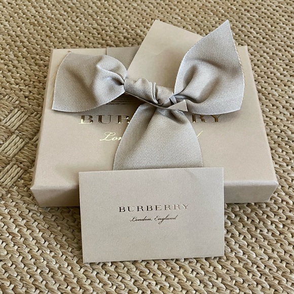 Burberry Black Perforated Leather Sandon Card Holder—Unisex - Picture 4 of 11